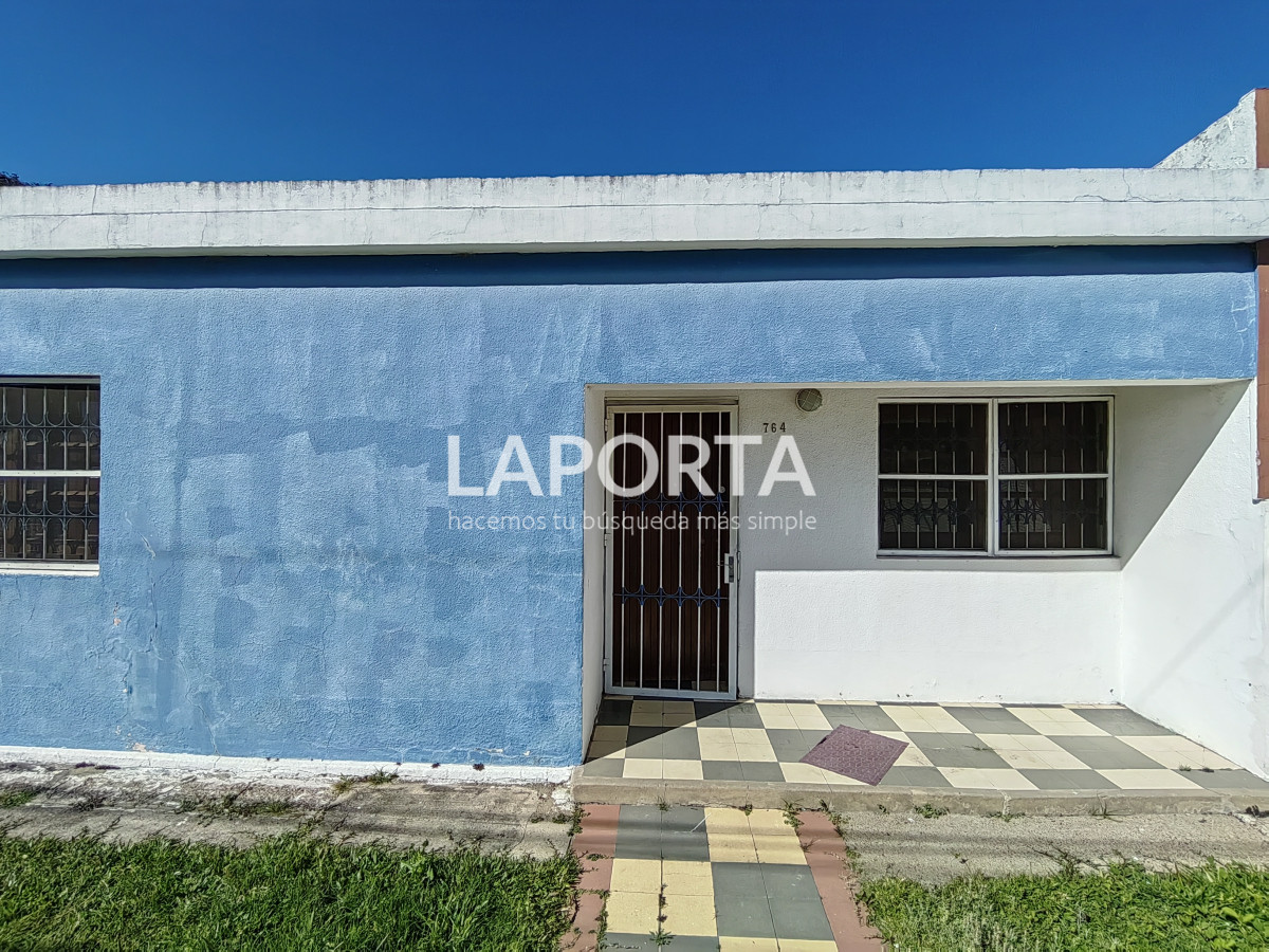 Casa ID.407/Casa-en-venta-en-avenida-principal-de-Salto-Nuevo - Casa en venta en avenida principal de Salto Nuevo