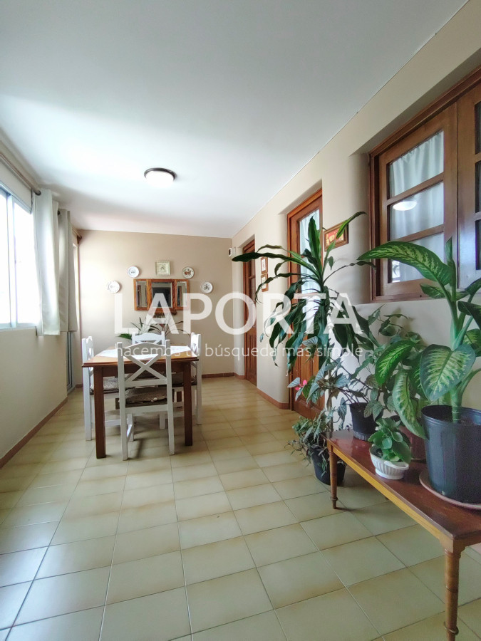 Casa ID.357/Casa-en-Venta-en-el-centro-frente-a-Plaza-Artigas - Casa en Venta en el centro frente a Plaza Artigas