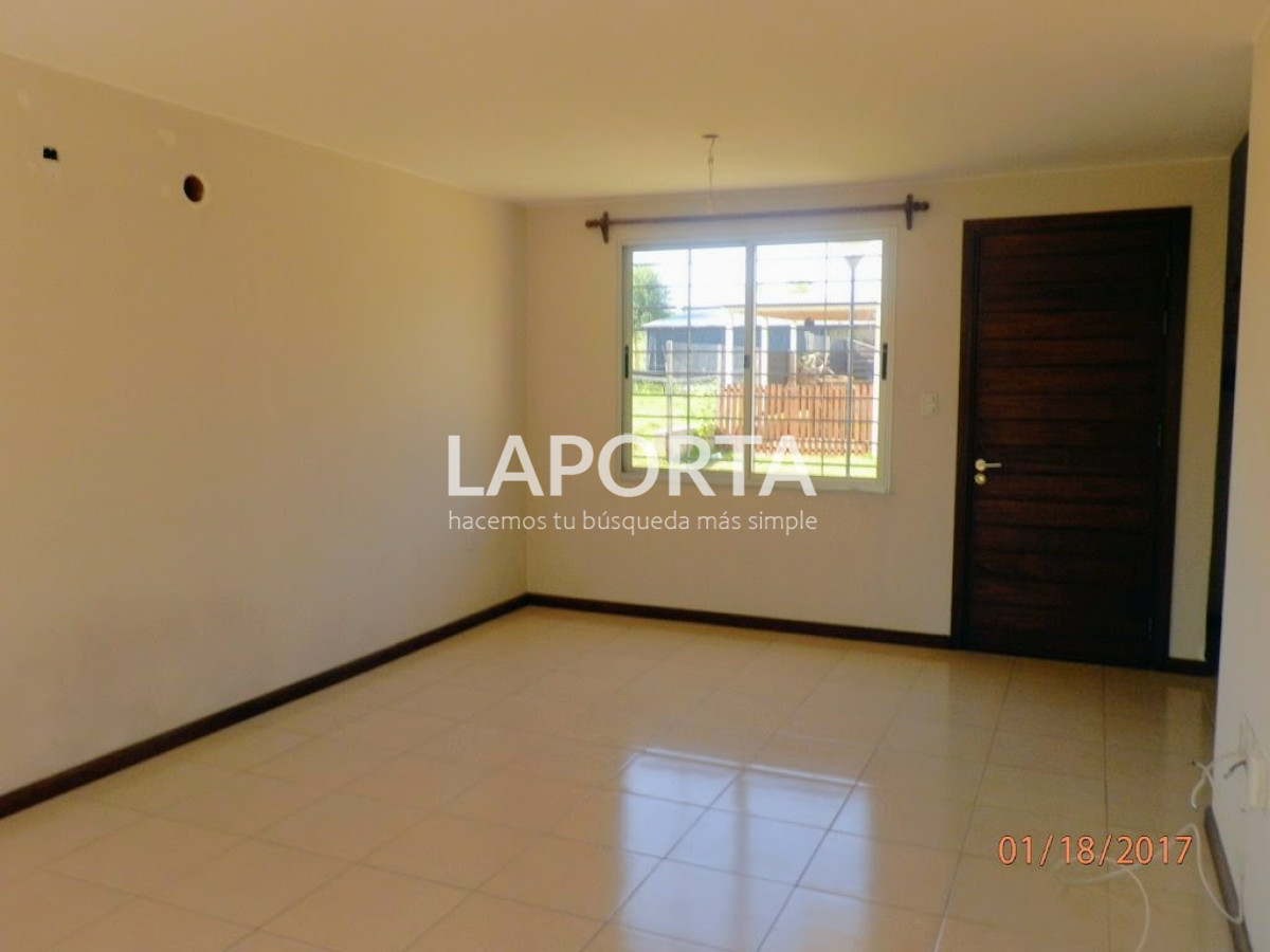 Casa ID.1500/Casa-en-venta-en-complejo-Aires-del-Laurel - Casa en venta en complejo Aires del Laurel