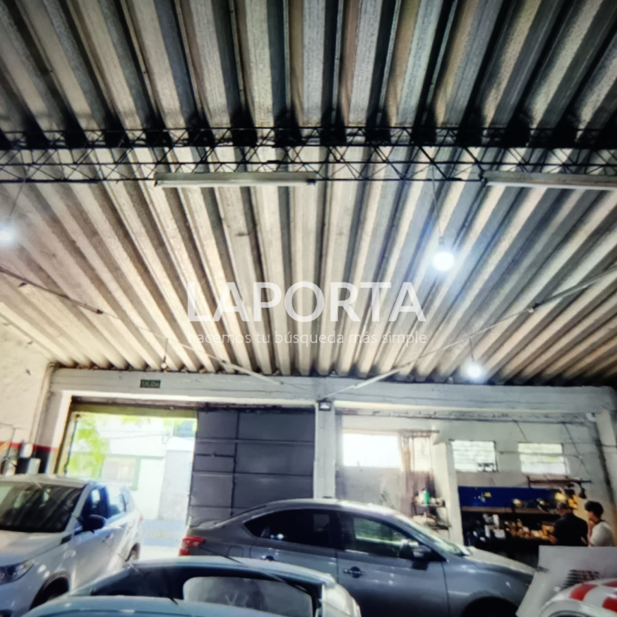 Casa ID.427/Amplia-casa-con-depósito-más-local-independientes. - Amplia casa con depósito más local independientes.