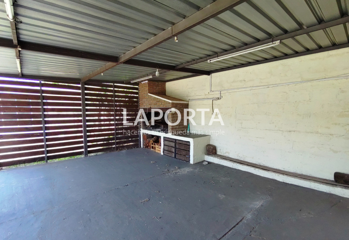 Casa ID.1506/Casa-en-venta-con-amplios-espacios-en-zona-sur-de-Salto. - Casa en venta con amplios espacios en zona sur de Salto.