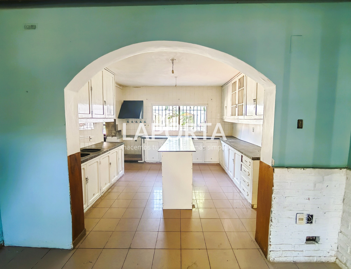 Casa ID.919/Casa-en-venta-y-alquiler-en-zona-centro-de-Salto - Casa en venta y alquiler en zona centro de Salto