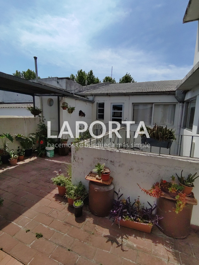 Casa ID.357/Casa-en-Venta-en-el-centro-frente-a-Plaza-Artigas - Casa en Venta en el centro frente a Plaza Artigas