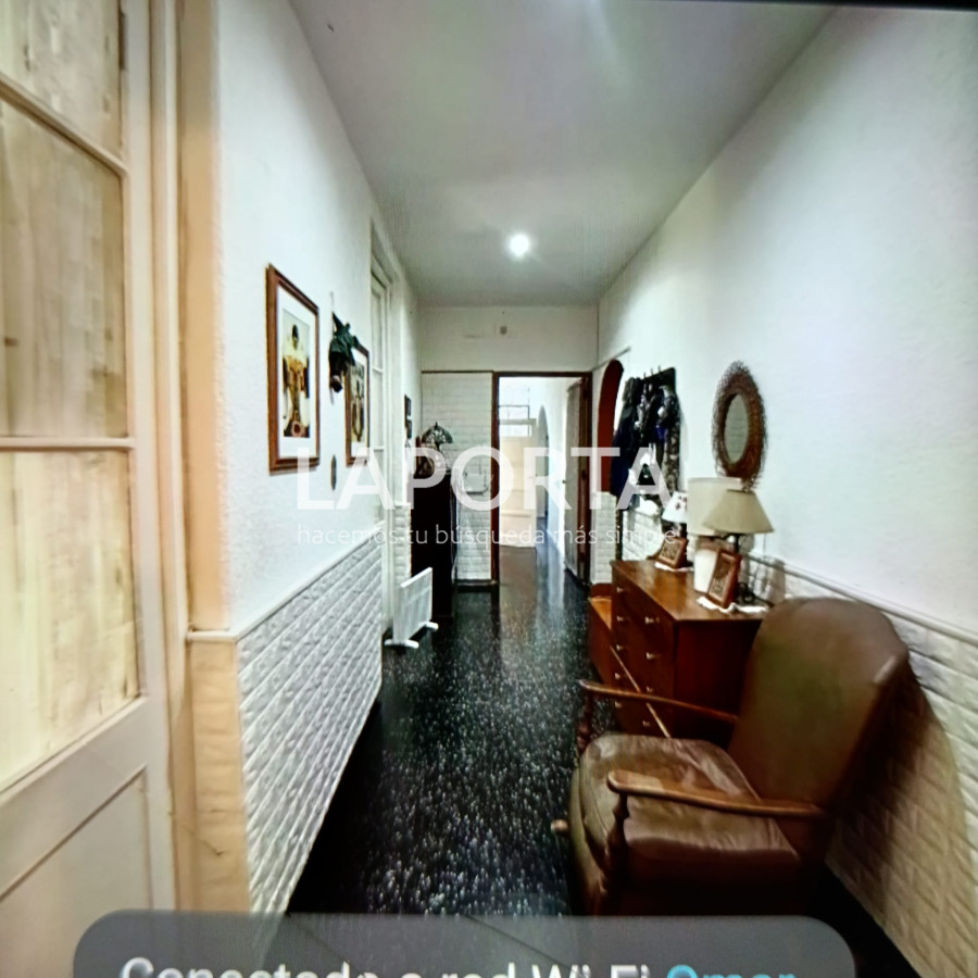 Casa ID.427/Amplia-casa-con-depósito-más-local-independientes. - Amplia casa con depósito más local independientes.