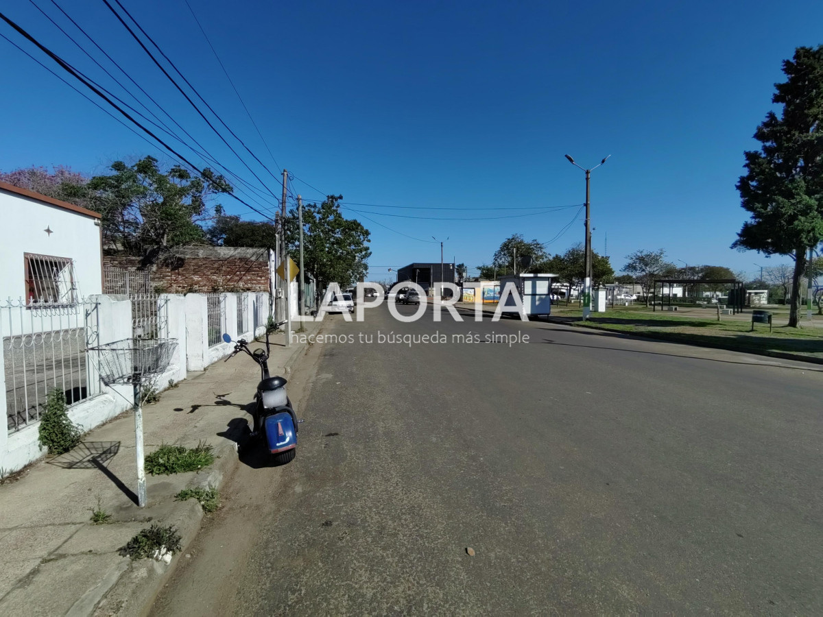Casa ID.407/Casa-en-venta-en-avenida-principal-de-Salto-Nuevo - Casa en venta en avenida principal de Salto Nuevo