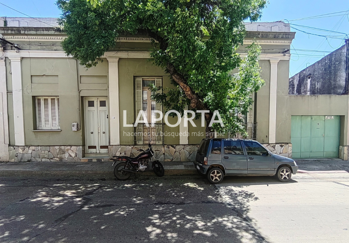 Casa ID.1306/Casa-en-venta-en-zona-centro-y-a-pasos-del-puerto,-Salto - Casa en venta en zona centro y a pasos del puerto, Salto