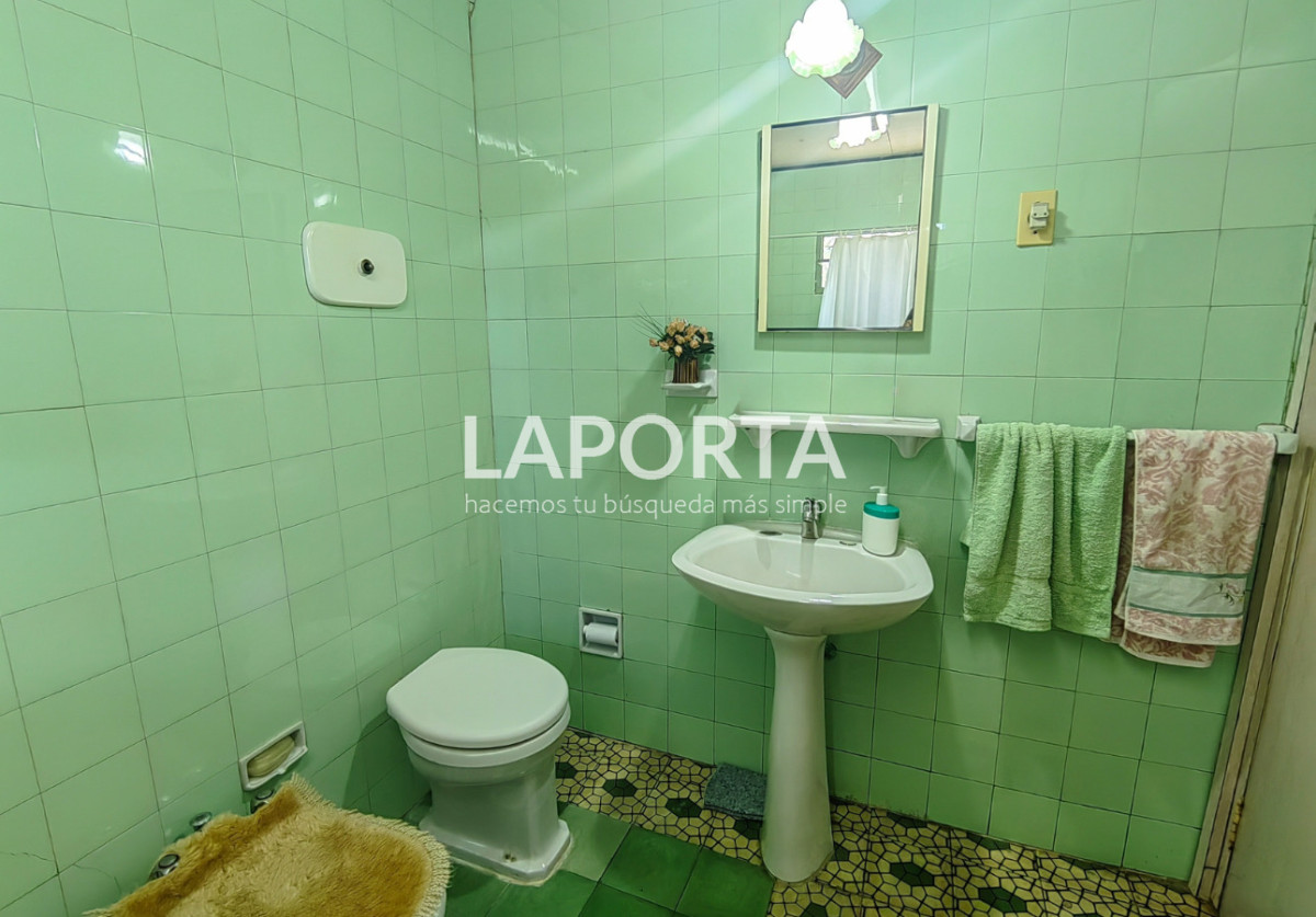 Casa ID.1306/Casa-en-venta-en-zona-centro-y-a-pasos-del-puerto,-Salto - Casa en venta en zona centro y a pasos del puerto, Salto