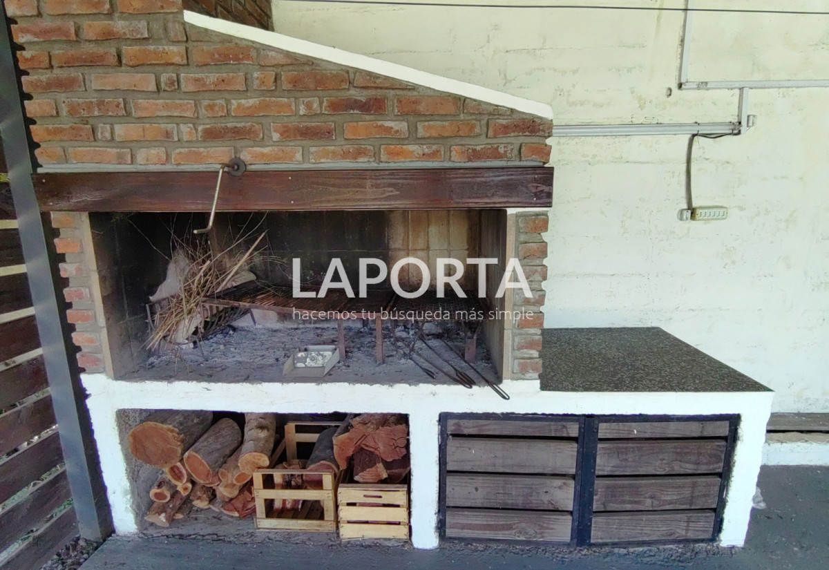 Casa ID.1506/Casa-en-venta-con-amplios-espacios-en-zona-sur-de-Salto. - Casa en venta con amplios espacios en zona sur de Salto.