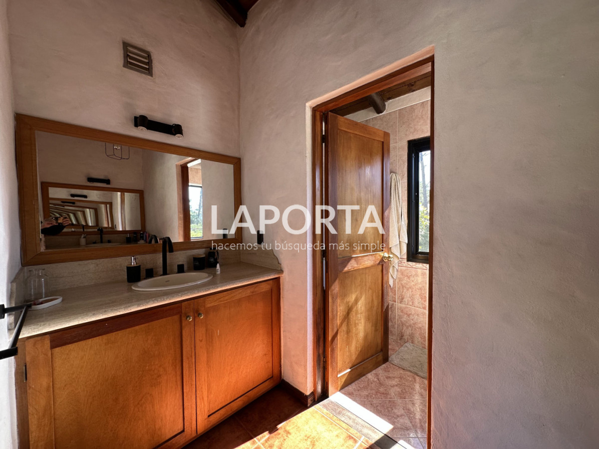 Casa ID.1265/Venta-de-casa-en-La-Barra-a-100-metros-de-playa-Montoya - Venta de casa en La Barra a 100 metros de playa Montoya