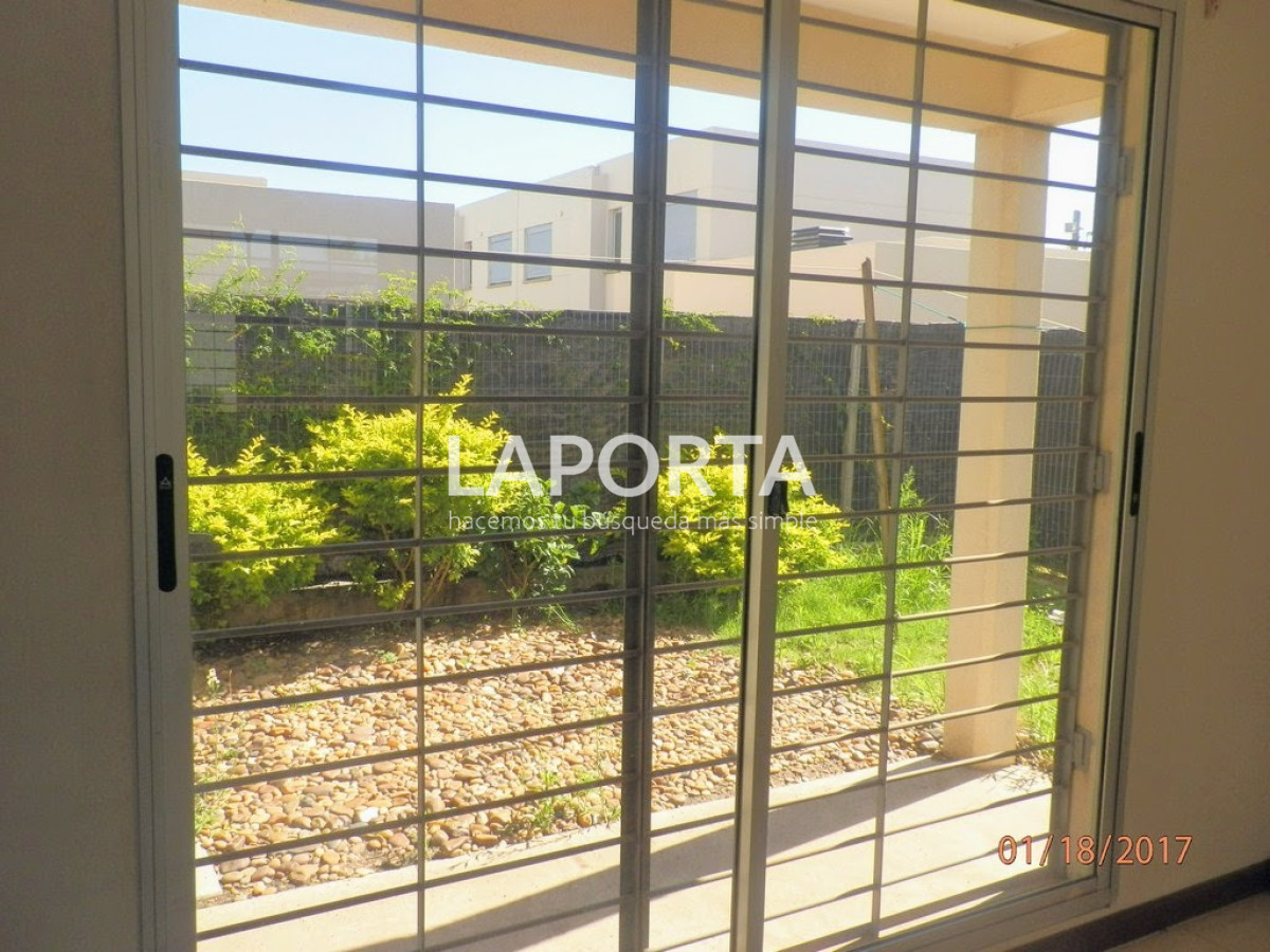 Casa ID.1500/Casa-en-venta-en-complejo-Aires-del-Laurel - Casa en venta en complejo Aires del Laurel