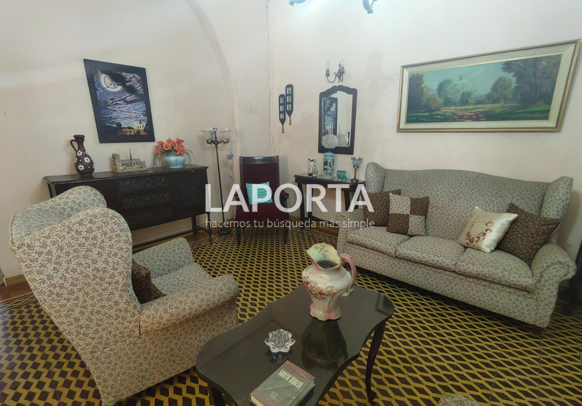 Casa ID.1306/Casa-en-venta-en-zona-centro-y-a-pasos-del-puerto,-Salto - Casa en venta en zona centro y a pasos del puerto, Salto
