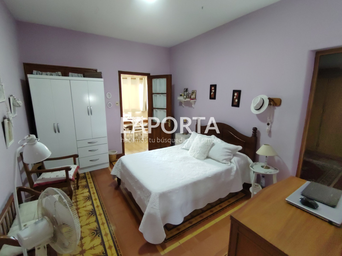 Casa ID.357/Casa-en-Venta-en-el-centro-frente-a-Plaza-Artigas - Casa en Venta en el centro frente a Plaza Artigas