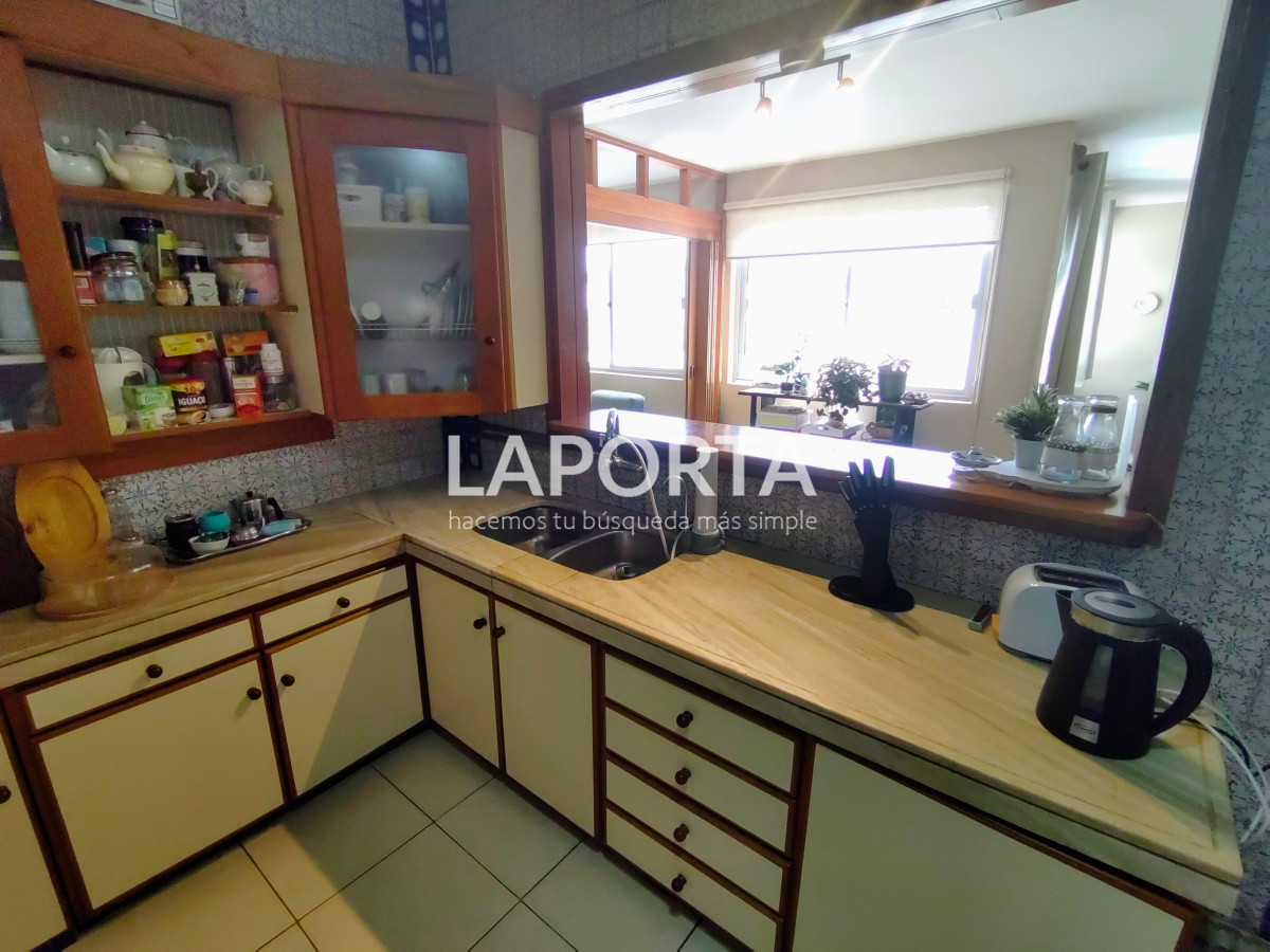 Casa ID.357/Casa-en-Venta-en-el-centro-frente-a-Plaza-Artigas - Casa en Venta en el centro frente a Plaza Artigas