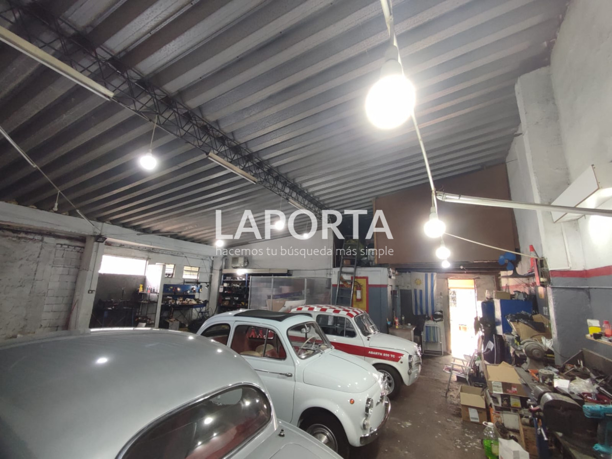 Casa ID.427/Amplia-casa-con-depósito-más-local-independientes. - Amplia casa con depósito más local independientes.