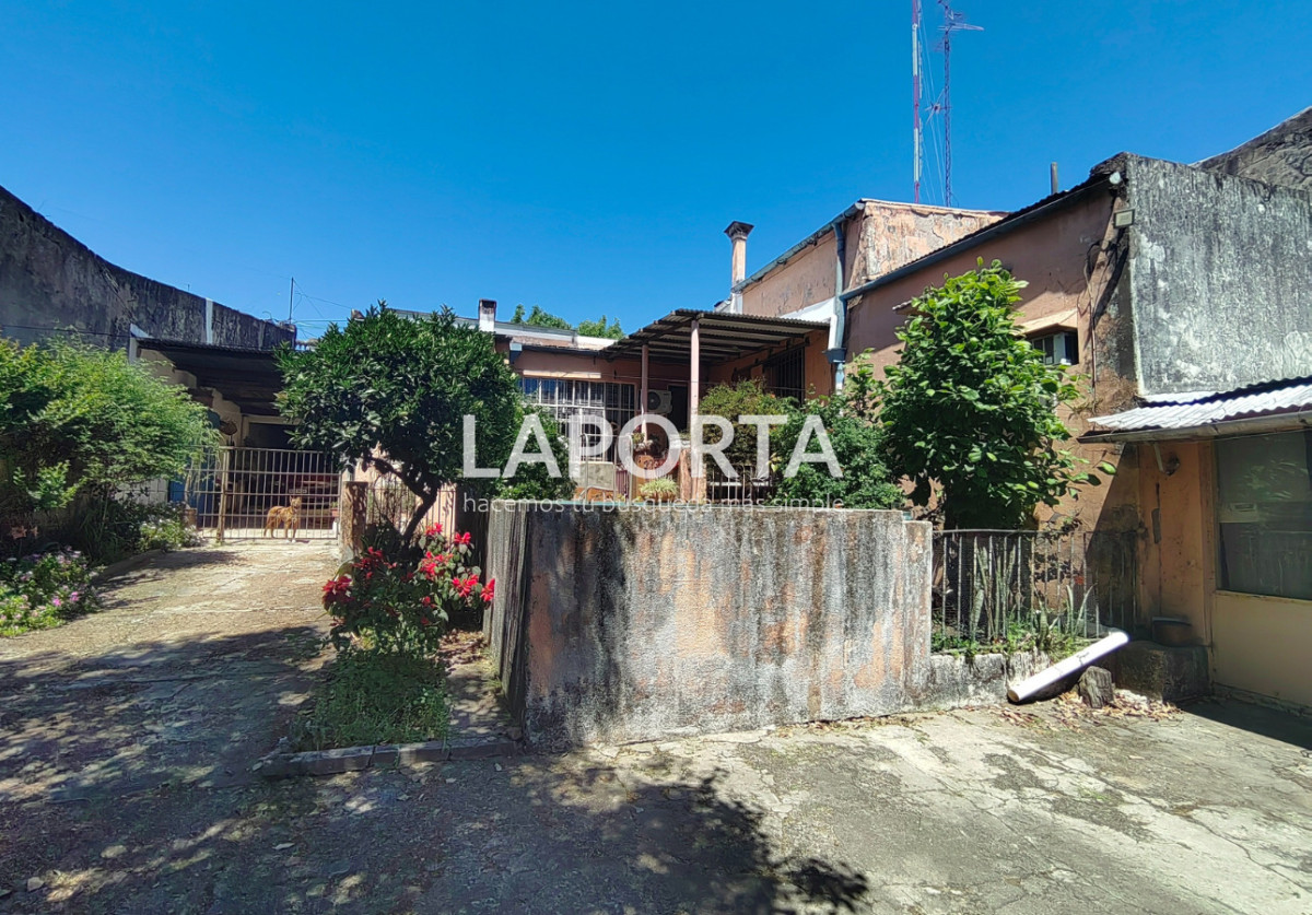 Casa ID.1306/Casa-en-venta-en-zona-centro-y-a-pasos-del-puerto,-Salto - Casa en venta en zona centro y a pasos del puerto, Salto