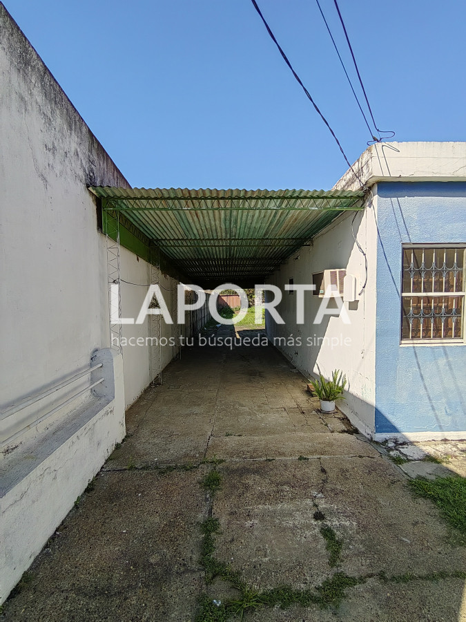 Casa ID.407/Casa-en-venta-en-avenida-principal-de-Salto-Nuevo - Casa en venta en avenida principal de Salto Nuevo