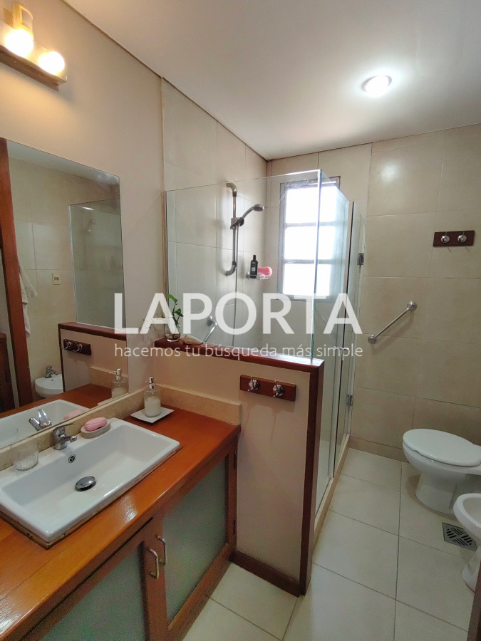 Casa ID.357/Casa-en-Venta-en-el-centro-frente-a-Plaza-Artigas - Casa en Venta en el centro frente a Plaza Artigas