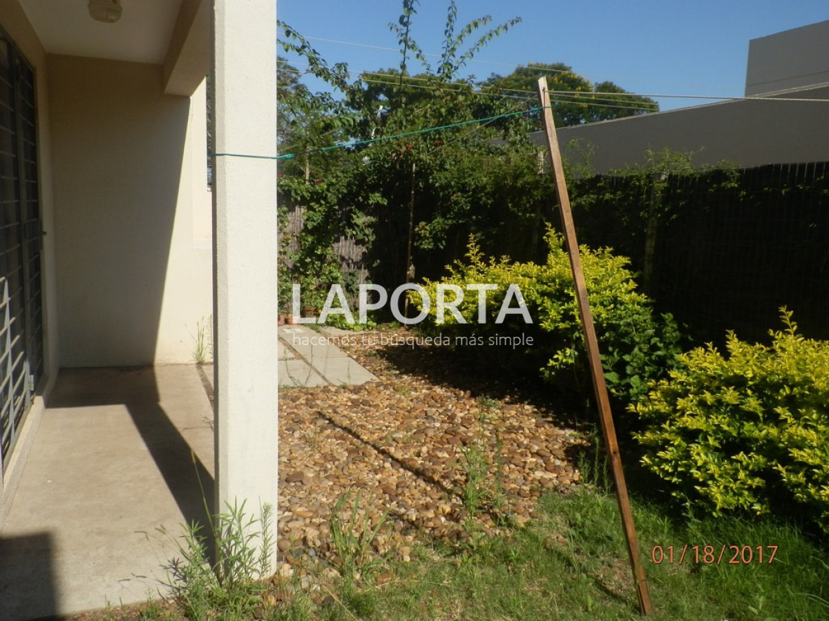 Casa ID.1500/Casa-en-venta-en-complejo-Aires-del-Laurel - Casa en venta en complejo Aires del Laurel