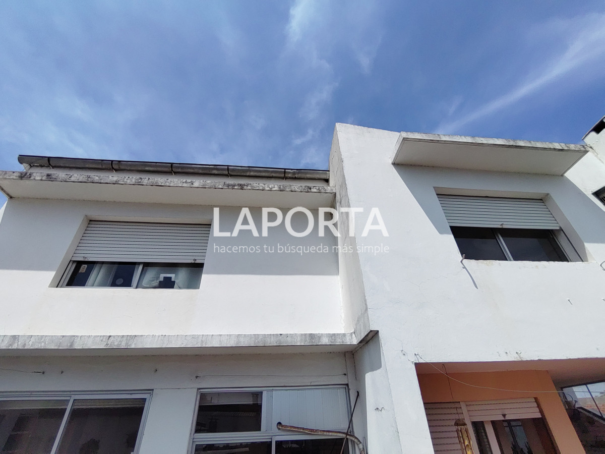 Casa ID.357/Casa-en-Venta-en-el-centro-frente-a-Plaza-Artigas - Casa en Venta en el centro frente a Plaza Artigas