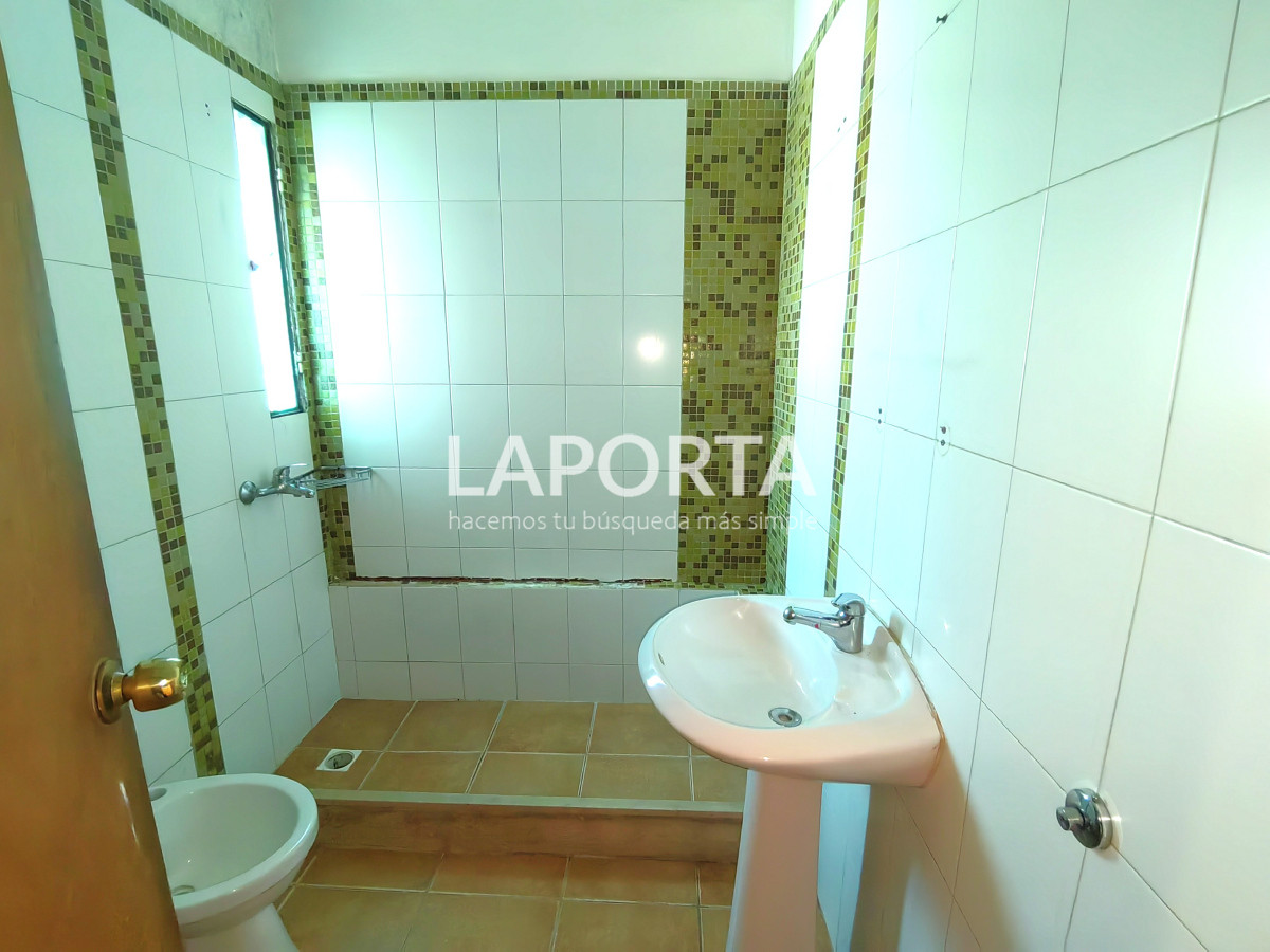 Casa ID.919/Casa-en-venta-y-alquiler-en-zona-centro-de-Salto - Casa en venta y alquiler en zona centro de Salto