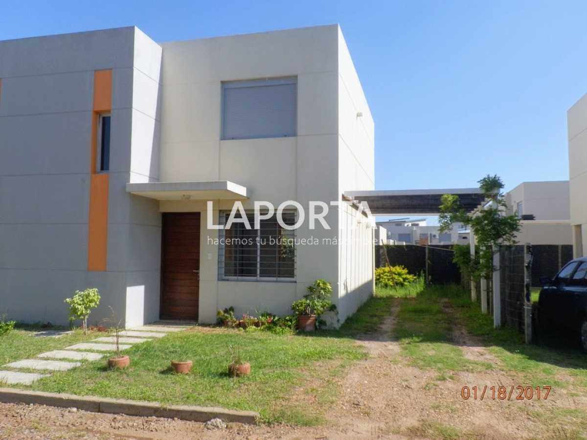 Casa ID.1500/Casa-en-venta-en-complejo-Aires-del-Laurel - Casa en venta en complejo Aires del Laurel