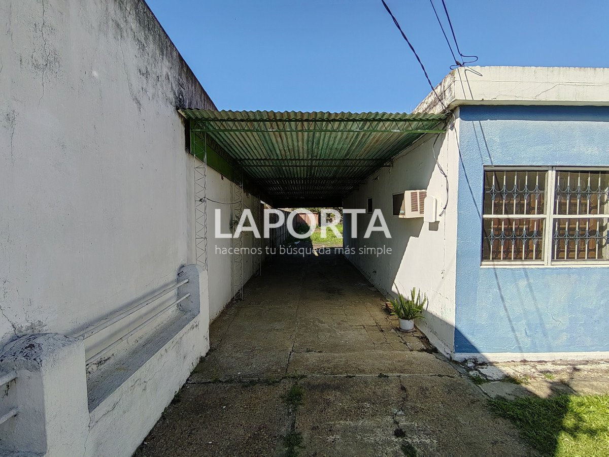 Casa ID.407/Casa-en-venta-en-avenida-principal-de-Salto-Nuevo - Casa en venta en avenida principal de Salto Nuevo
