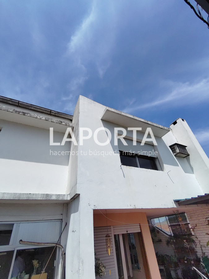 Casa ID.357/Casa-en-Venta-en-el-centro-frente-a-Plaza-Artigas - Casa en Venta en el centro frente a Plaza Artigas