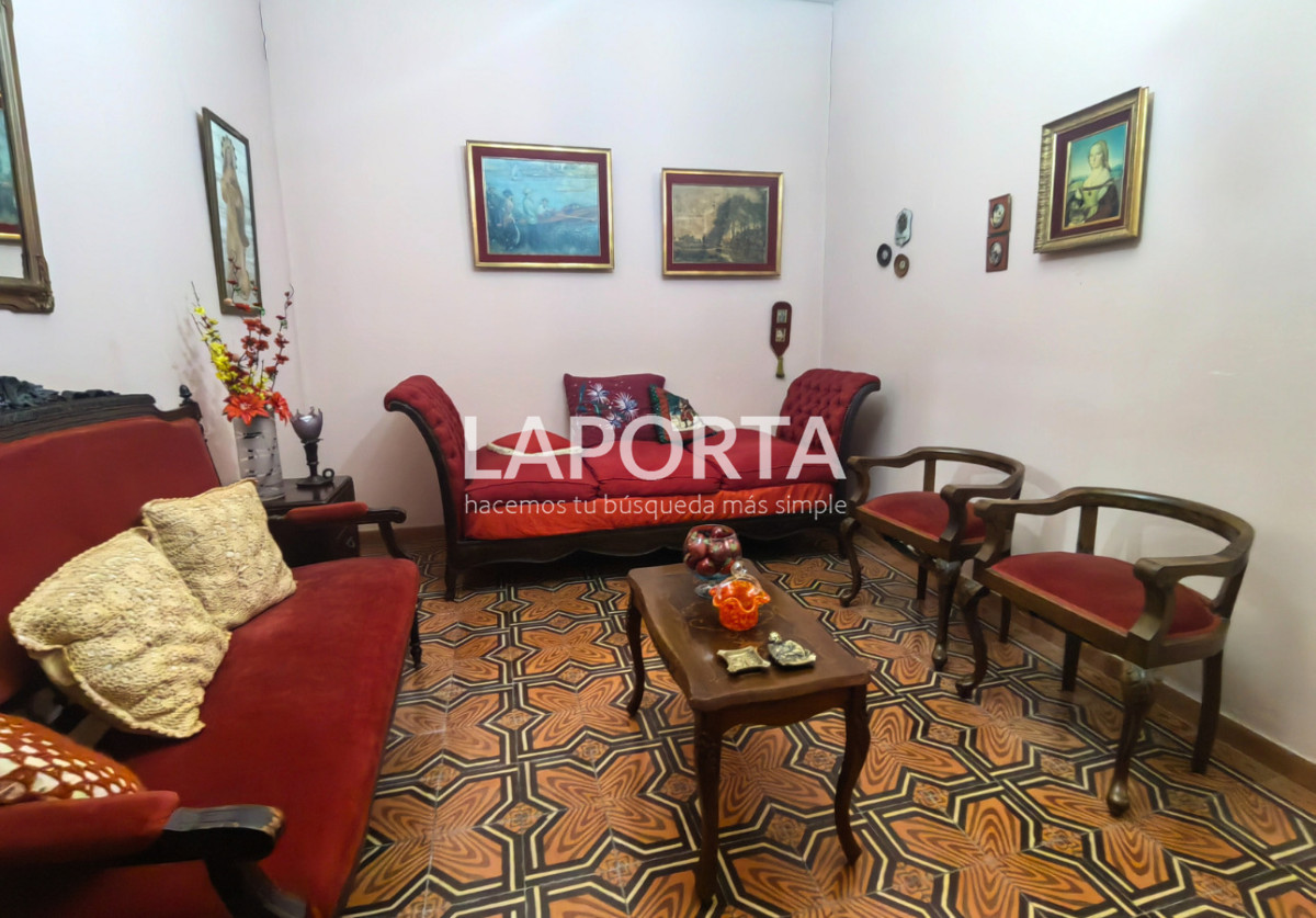 Casa ID.1306/Casa-en-venta-en-zona-centro-y-a-pasos-del-puerto,-Salto - Casa en venta en zona centro y a pasos del puerto, Salto