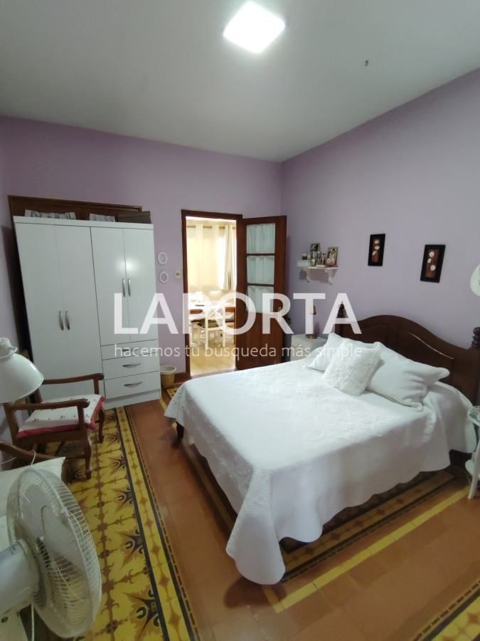 Casa ID.357/Casa-en-Venta-en-el-centro-frente-a-Plaza-Artigas - Casa en Venta en el centro frente a Plaza Artigas