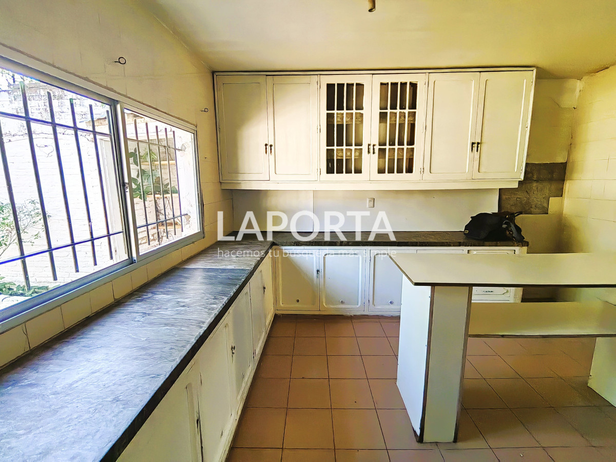 Casa ID.919/Casa-en-venta-y-alquiler-en-zona-centro-de-Salto - Casa en venta y alquiler en zona centro de Salto