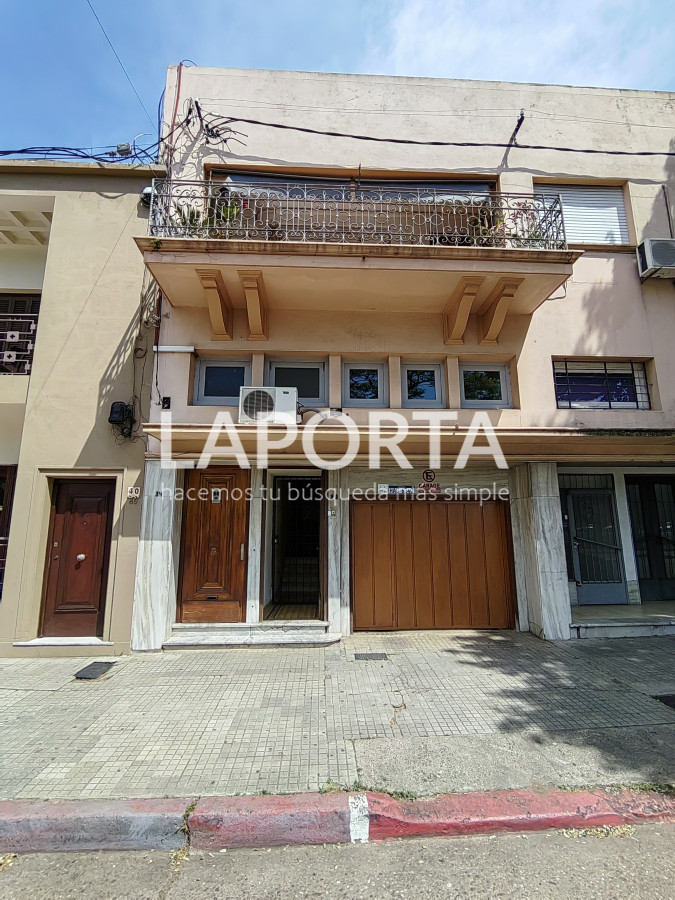 Casa ID.357/Casa-en-Venta-en-el-centro-frente-a-Plaza-Artigas - Casa en Venta en el centro frente a Plaza Artigas