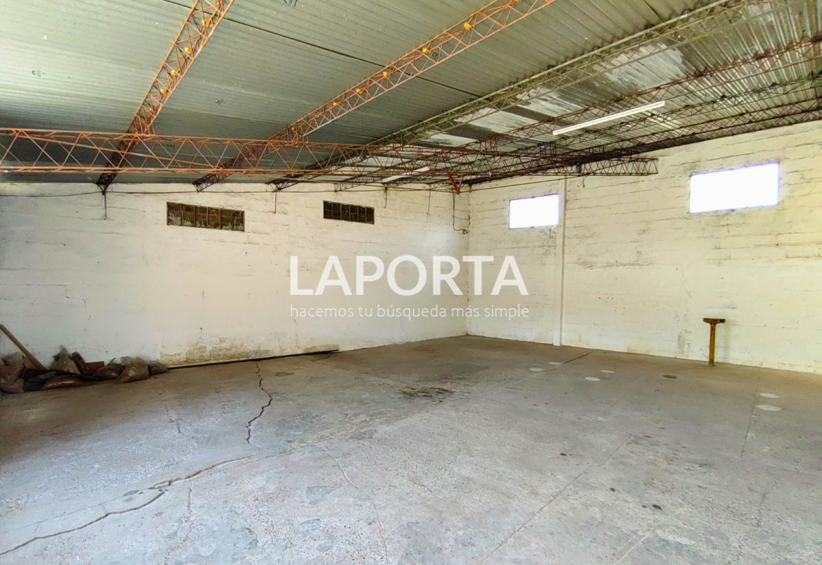 Casa ID.1506/Casa-en-venta-con-amplios-espacios-en-zona-sur-de-Salto. - Casa en venta con amplios espacios en zona sur de Salto.