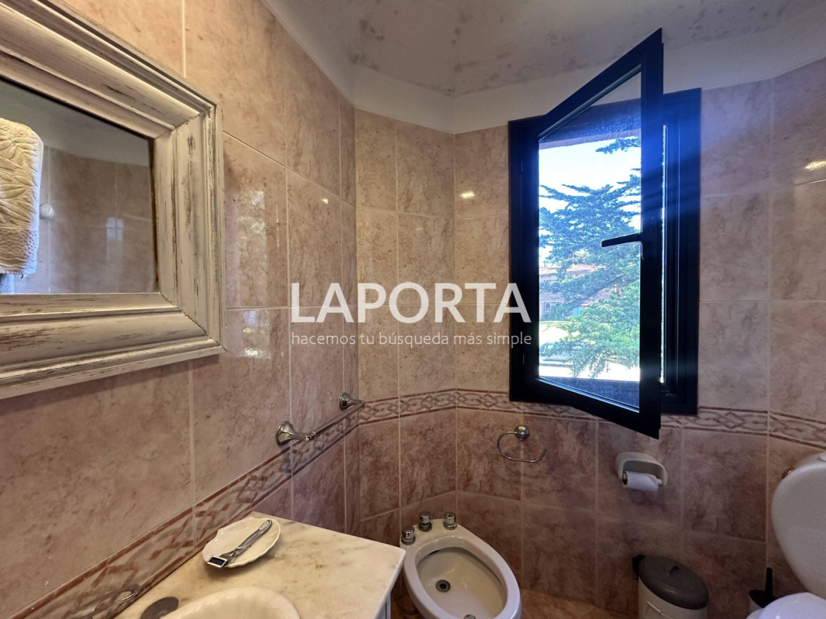Casa ID.1265/Venta-de-casa-en-La-Barra-a-100-metros-de-playa-Montoya - Venta de casa en La Barra a 100 metros de playa Montoya