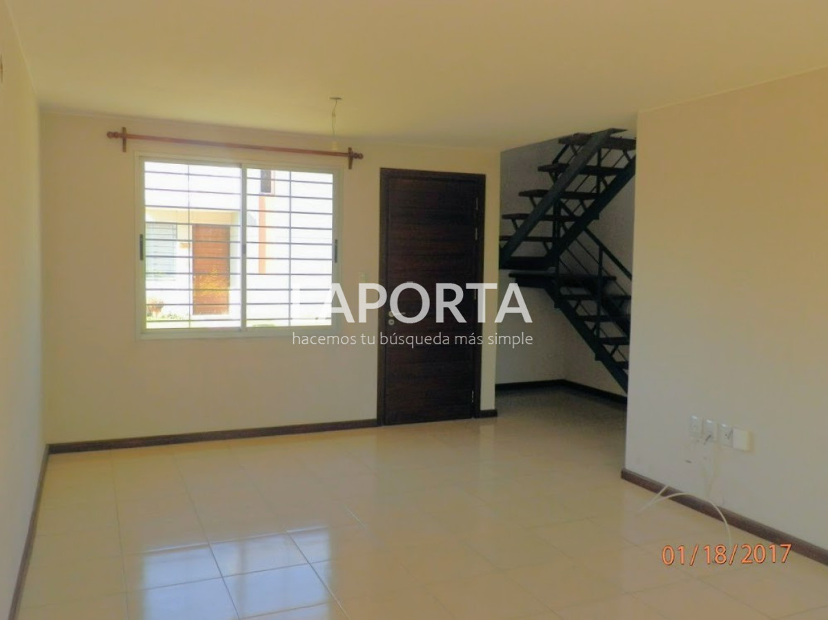 Casa ID.1500/Casa-en-venta-en-complejo-Aires-del-Laurel - Casa en venta en complejo Aires del Laurel