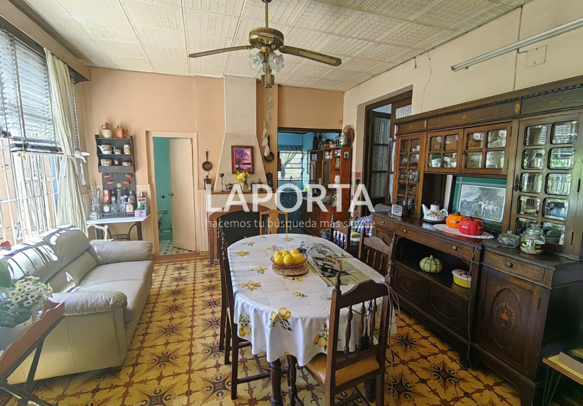 Casa ID.1306/Casa-en-venta-en-zona-centro-y-a-pasos-del-puerto,-Salto - Casa en venta en zona centro y a pasos del puerto, Salto
