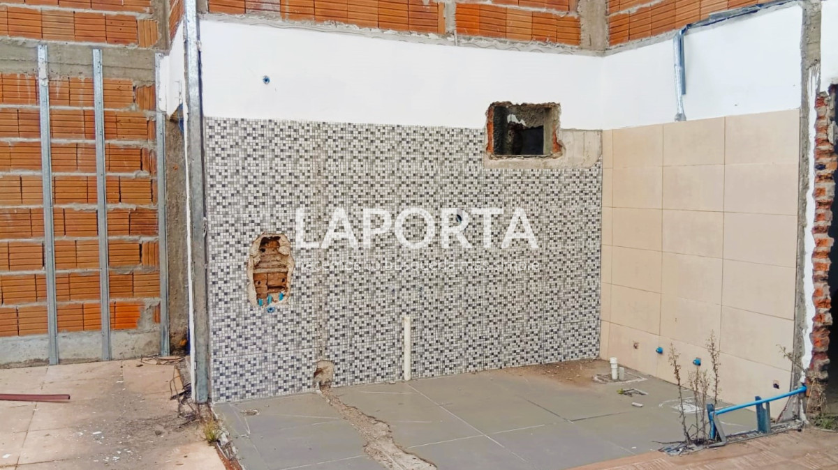 Casa ID.950/Oportunidad-en-Zona-Ceibal--Casa-para-Reciclar-a-Metros-de-Todo - Oportunidad en Zona Ceibal - Casa para Reciclar a Metros de Todo