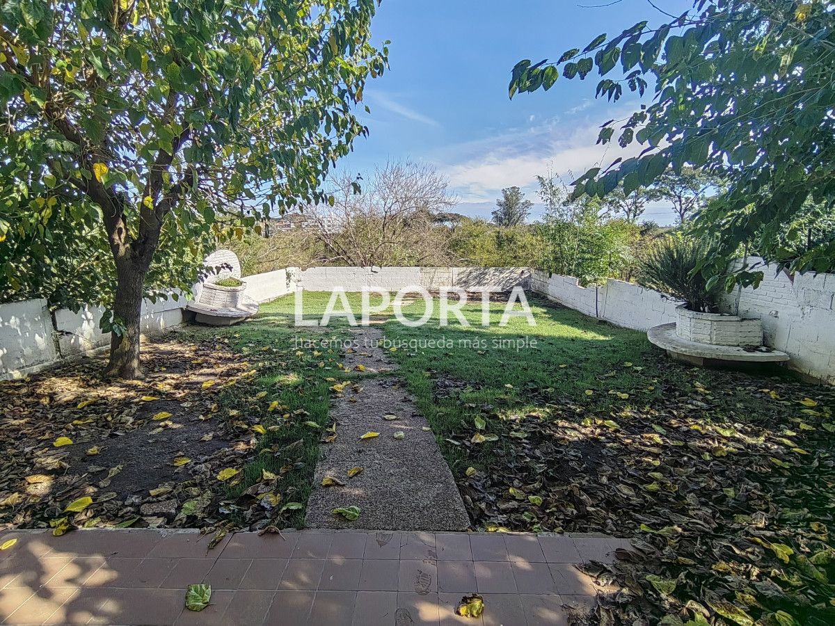 Casa ID.919/Casa-en-venta-y-alquiler-en-zona-centro-de-Salto - Casa en venta y alquiler en zona centro de Salto