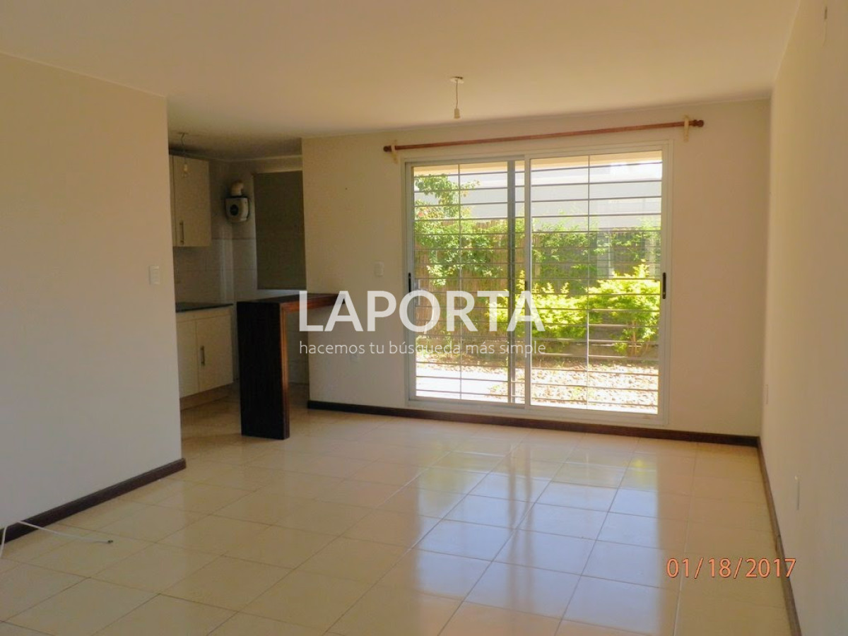 Casa ID.1500/Casa-en-venta-en-complejo-Aires-del-Laurel - Casa en venta en complejo Aires del Laurel