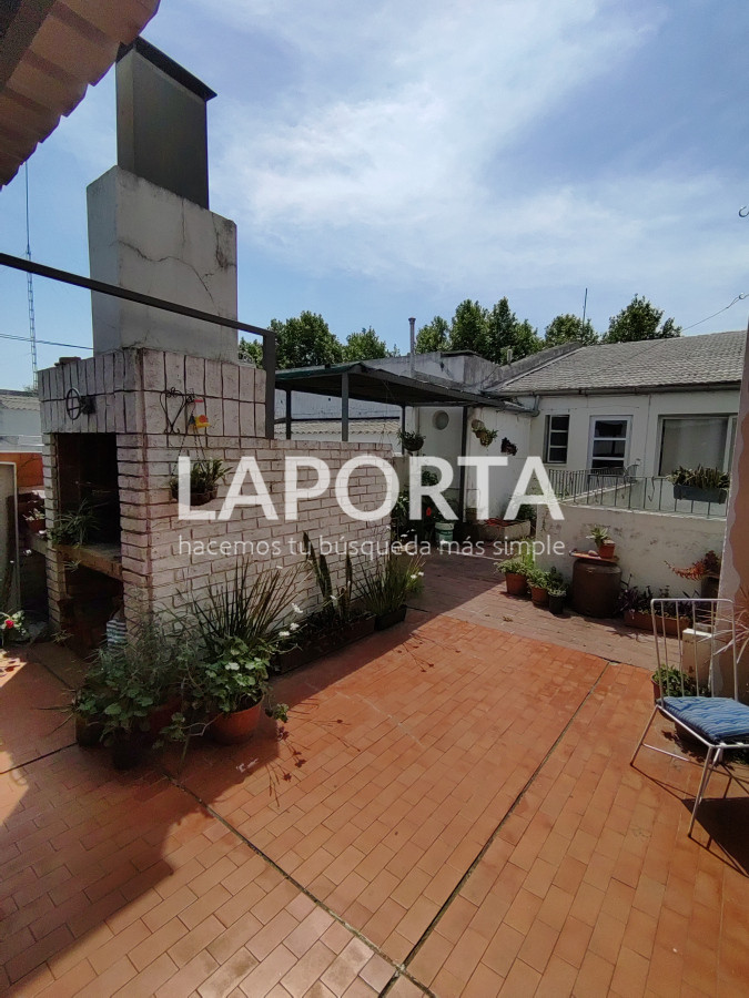 Casa ID.357/Casa-en-Venta-en-el-centro-frente-a-Plaza-Artigas - Casa en Venta en el centro frente a Plaza Artigas