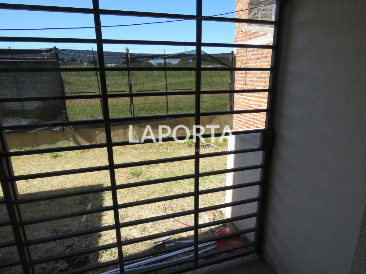 Casa ID.1920/Casa-en-alquiler-de-3-dormitorios-con-cochera - Casa en alquiler de 3 dormitorios con cochera