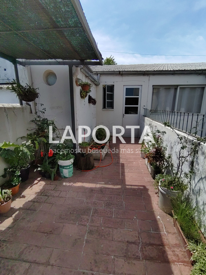 Casa ID.357/Casa-en-Venta-en-el-centro-frente-a-Plaza-Artigas - Casa en Venta en el centro frente a Plaza Artigas