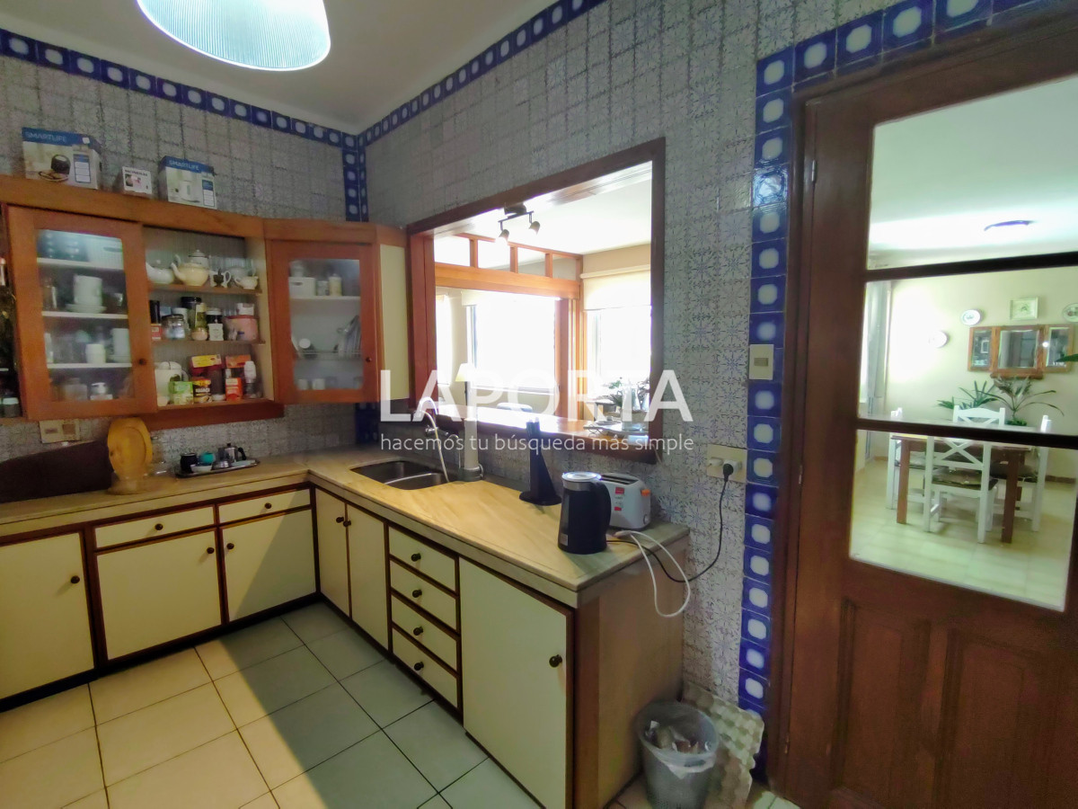 Casa ID.357/Casa-en-Venta-en-el-centro-frente-a-Plaza-Artigas - Casa en Venta en el centro frente a Plaza Artigas