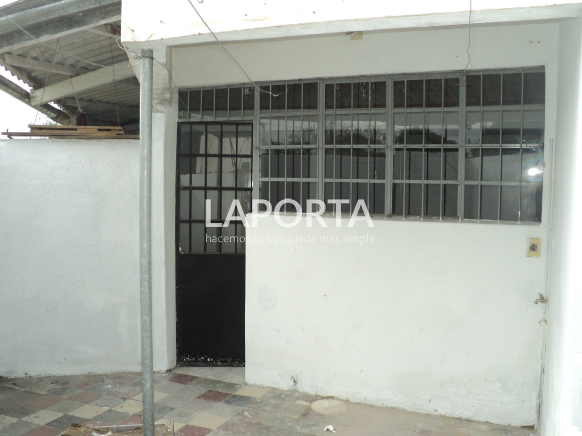 Casa ID.1779/Casa-de-2-dormitorios-en-alquiler-zona-Shopping - Casa de 2 dormitorios en alquiler zona Shopping