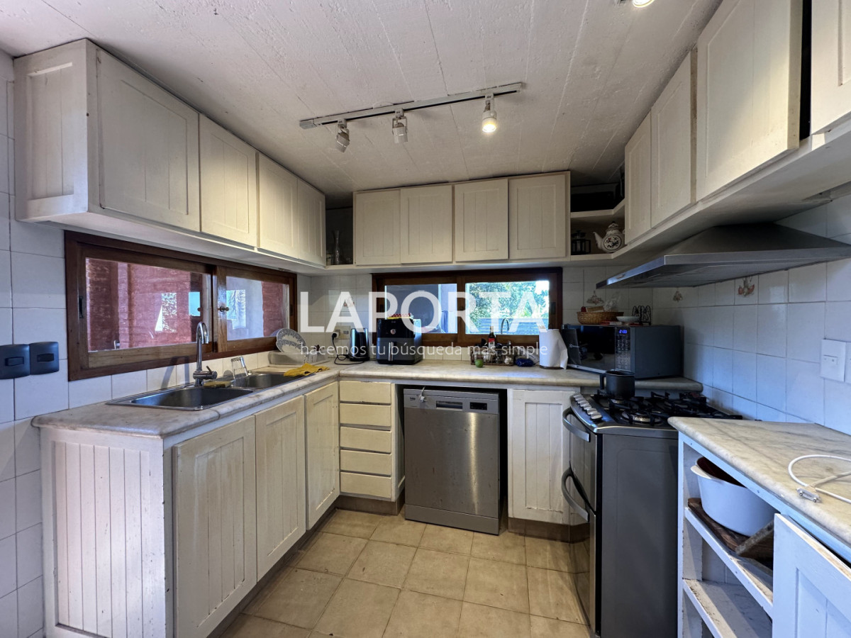 Casa ID.1265/Venta-de-casa-en-La-Barra-a-100-metros-de-playa-Montoya - Venta de casa en La Barra a 100 metros de playa Montoya