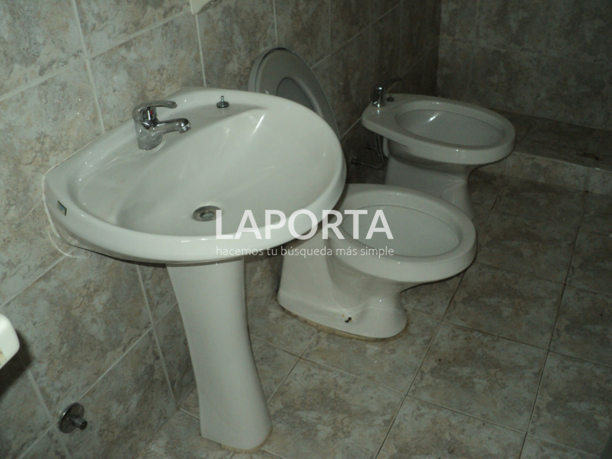 Casa ID.1779/Casa-de-2-dormitorios-en-alquiler-zona-Shopping - Casa de 2 dormitorios en alquiler zona Shopping