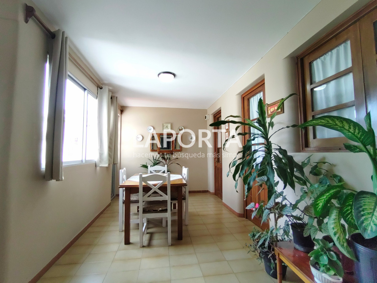 Casa ID.357/Casa-en-Venta-en-el-centro-frente-a-Plaza-Artigas - Casa en Venta en el centro frente a Plaza Artigas