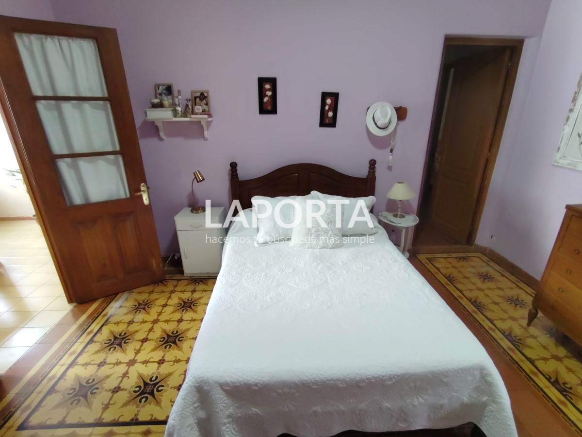 Casa ID.357/Casa-en-Venta-en-el-centro-frente-a-Plaza-Artigas - Casa en Venta en el centro frente a Plaza Artigas