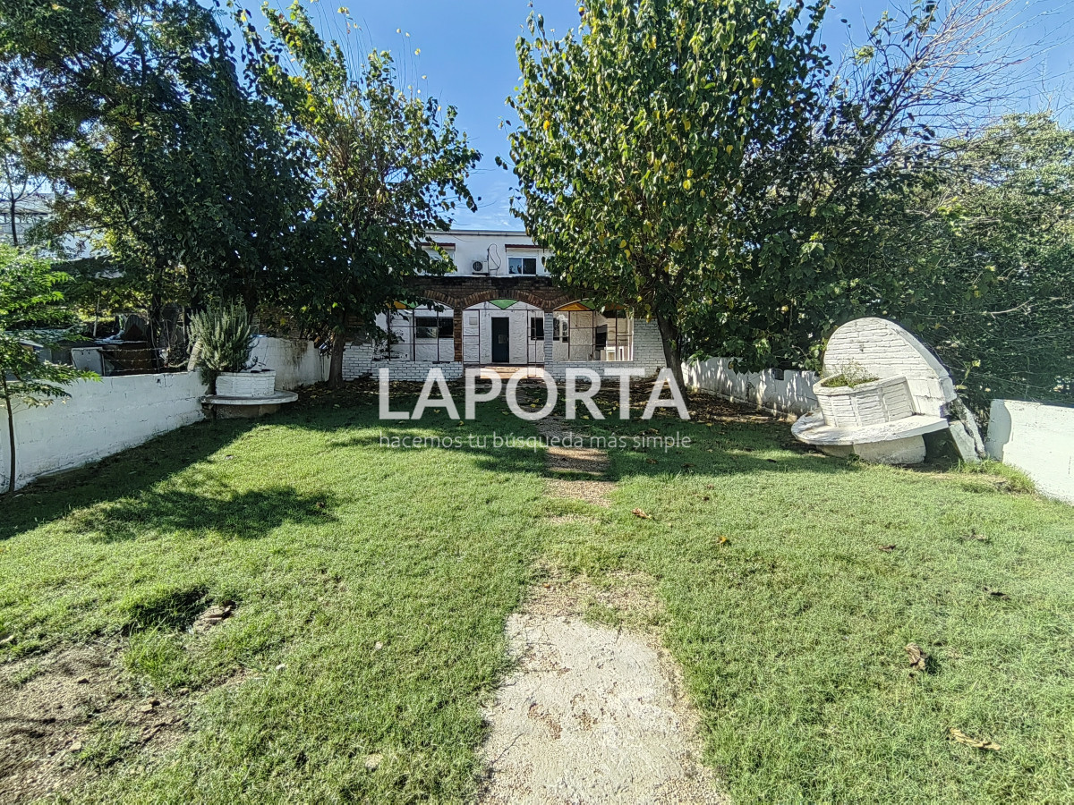 Casa ID.919/Casa-en-venta-y-alquiler-en-zona-centro-de-Salto - Casa en venta y alquiler en zona centro de Salto