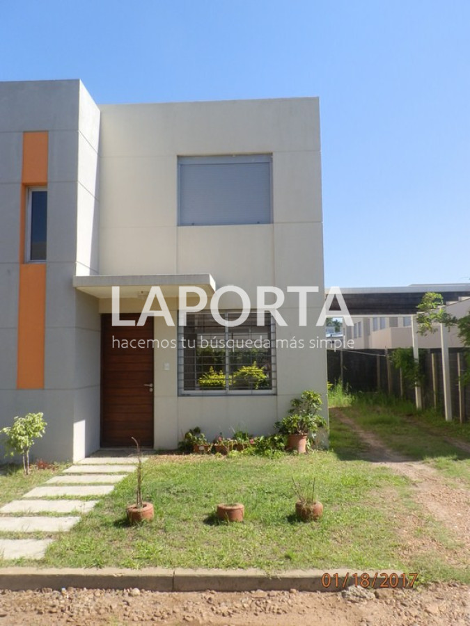 Casa ID.1500/Casa-en-venta-en-complejo-Aires-del-Laurel - Casa en venta en complejo Aires del Laurel