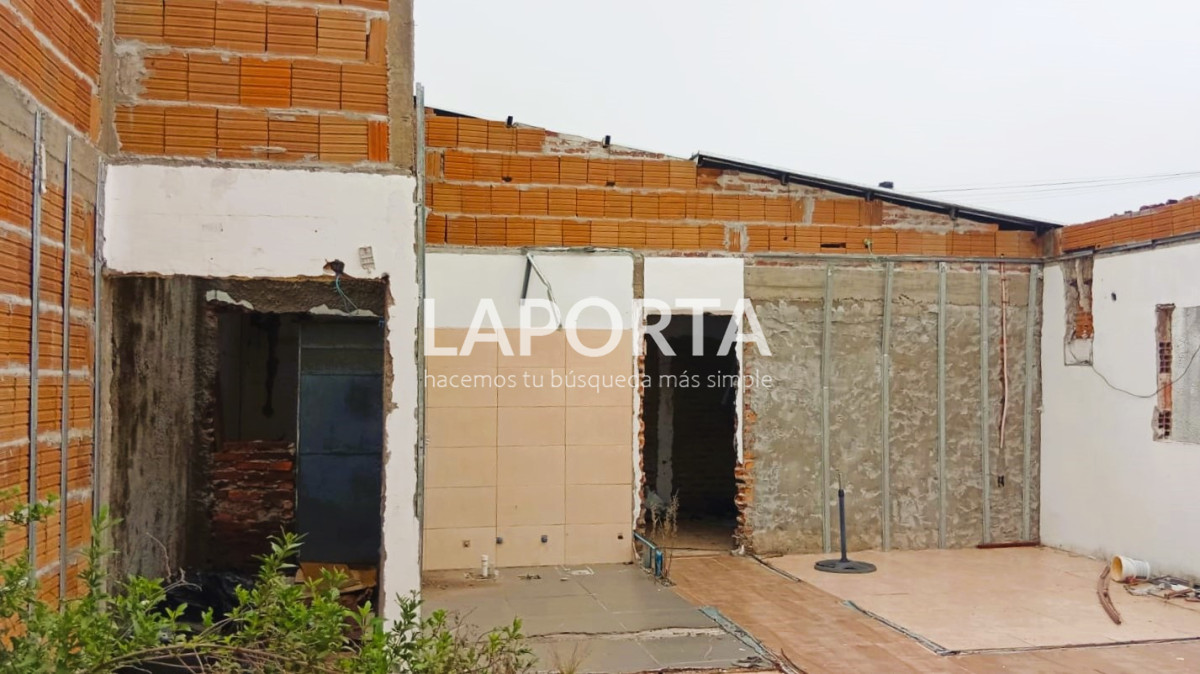 Casa ID.950/Oportunidad-en-Zona-Ceibal--Casa-para-Reciclar-a-Metros-de-Todo - Oportunidad en Zona Ceibal - Casa para Reciclar a Metros de Todo